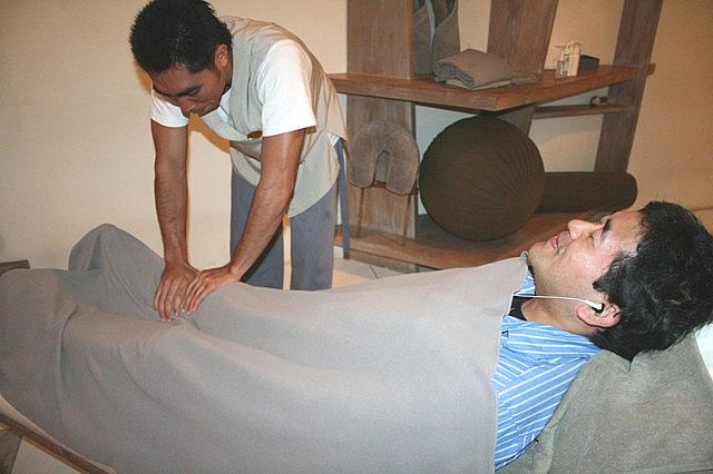 白で統一された店内は異空間そのもの。それでいてお値打ち価格のイキなマッサージ店。