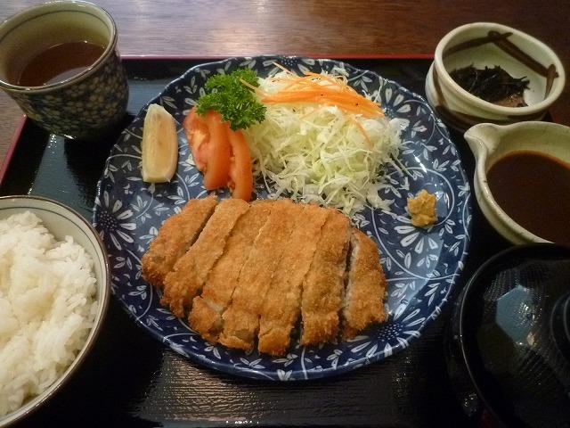 本場名古屋の味に感激！味噌カツ、味噌煮込みうどんはもちろんのこと、メニュー豊富で何を食べても満足できる和食レストランです。