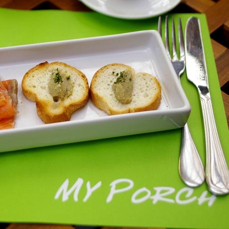 プロンポン駅からすぐの隠れ家洋食屋さん