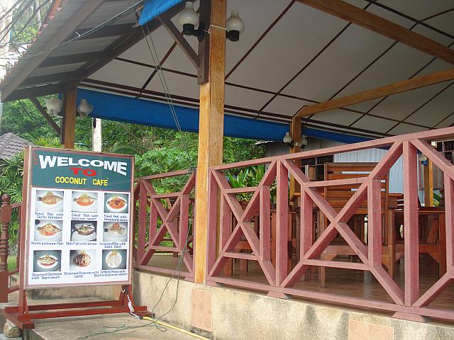 島南端『ナイハーンビーチ』前に建つアットホームな創業１９年の老舗レストラン兼カフェ