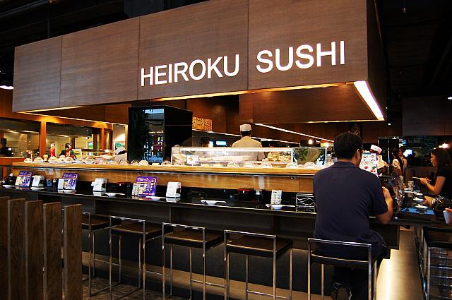 日本の寿司チェーンがバンコクにも！タイ人が食べたことのないネタがたくさんあっていつも大人気の回転寿司セントラルワールド店です！！