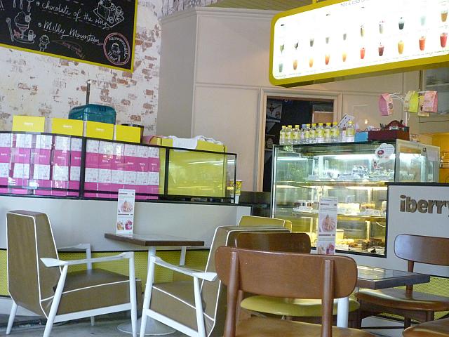 タイにいくつもの支店を持つ人気アイスクリームカフェ。かわいくセンスのいいショップをみつけたら、それは「iberry」！！