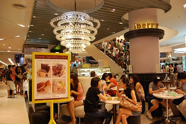 タイにいくつもの支店を持つ人気アイスクリームカフェ。かわいくセンスのいいショップをみつけたら、それは「iberry」！！