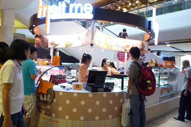 北海道のチョコレート＆ヘルシージェラートが自慢のタイで人気のスウィーツカフェはタイでも名の知られたあの方の奥さんのお店！