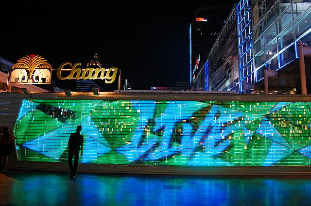 11月から12月かけて年内でも一番涼しい季節にはいるバンコクであちこちに出てくるのが、『ビアガーデン』! 