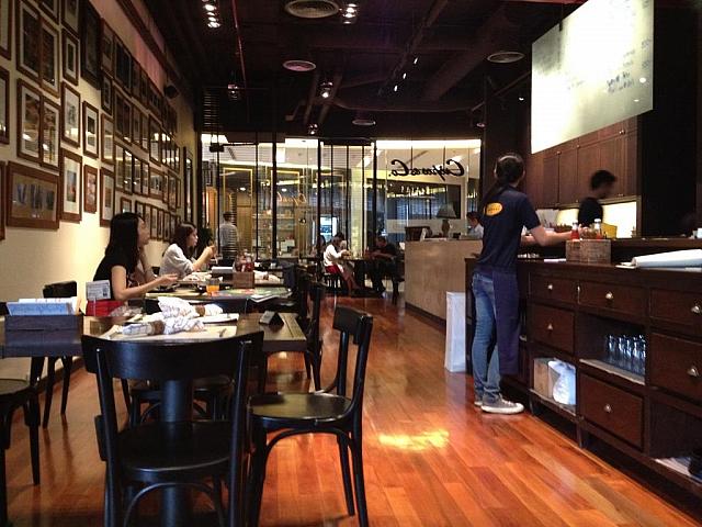 美味しいクレープ・ブランチが人気のお店「クレープ＆Co.」のトンロー店です。落ち着いたお洒落な雰囲気と、本格的なクレープ料理＆地中海料理が楽しめます。【スクンビット・ソイ53の9:53モールに移転】