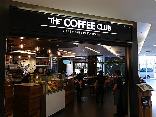 オーストラリア発のコーヒーチェーン店でタイにも広域に展開している。シックな雰囲気の落ち着いた店内で各種コーヒーと料理を楽しめる。