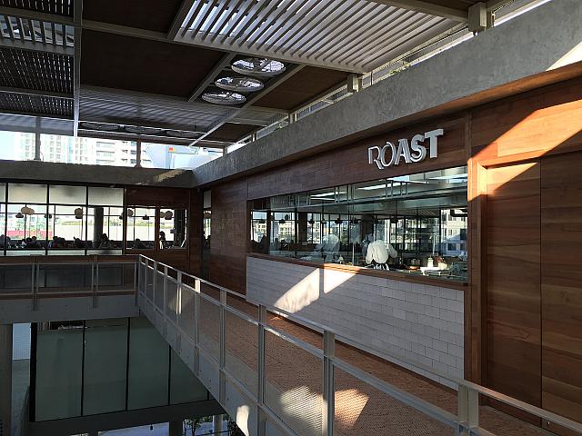 タイのカフェ業界を牽引する「Roast」の本店。タイ人オーナーが丁寧に焙煎した豆を使ったコーヒーと、料理も抜群の美味しさです！