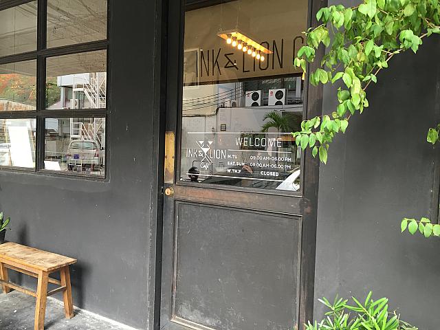 お洒落なカフェとしてコーヒーマニアの間で人気のカフェ。オーナーが厳選したコーヒー豆や、シンプルなスイーツ、お店のオリジナルグッズが評判です。