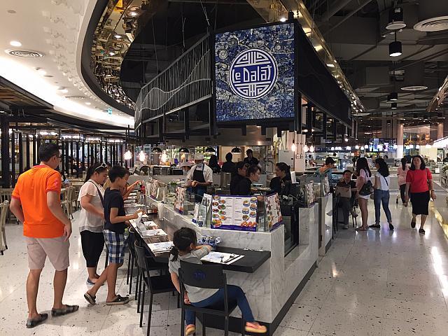 味の濃いタイ料理に飽きて、胃に優しいベトナム料理が食べたくなったらココ！エンポリアム支店で、ショッピングの途中にサクッとベトナム料理を楽しみましょう。
