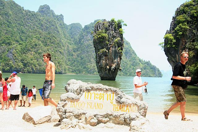 「007 黄金銃を持つ男」のロケ地で有名な島は実は、国立公園内に浮かぶ小さな石灰山。