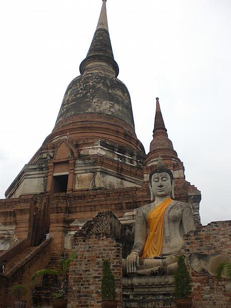タイの中心都市として417年続いたアユタヤ王朝の都『アユタヤ』。世界文化遺産に登録されている古都には壮大な歴史遺跡が残されています。
