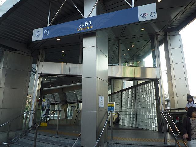 在タイ日本国大使館など世界各国の大使館が集まる駅。ほかにも多彩なジャンルのスポットが点在しています。