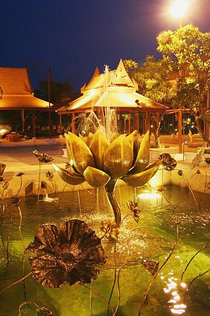 昔の田園風景にほっこり、豪華絢爛なショーにびっくり！タイ文化の真髄に触れよう！