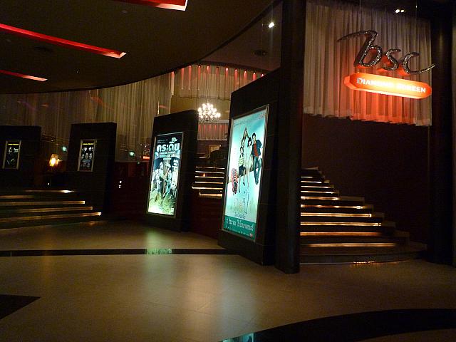 高級感溢れる雰囲気抜群のお城のような映画館。映画を観るためだけではもったいない。上映開始の前から王様気分でリラックスしちゃいましょう!