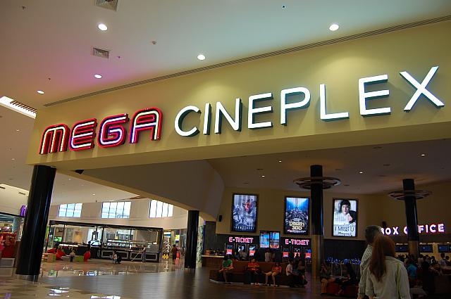 バンコク郊外のバンナーにオープンした巨大ショッピングセンター「メガバンナー」内にできた人気の映画館「メガ シネプレックス」