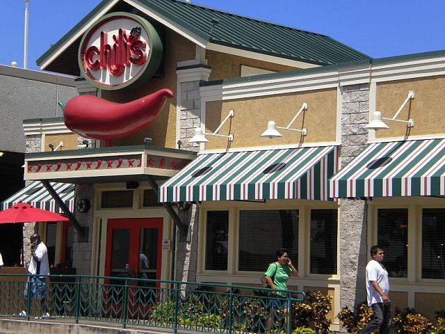 赤いチリマークが目印！メキシカンファミリーレストラン。