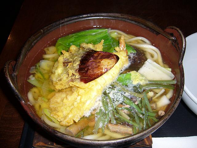 ハワイ在住日本人と、日本の味を愛するローカル御用達のうどん専門店。