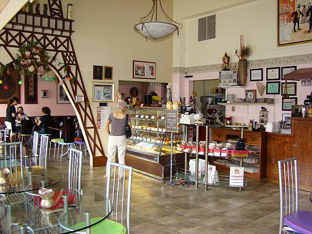 特別な日のケーキはここで、と決めているロコも少なくない。ハワイで味わうヨーロピアンスタイルのケーキとお料理はまた格別。