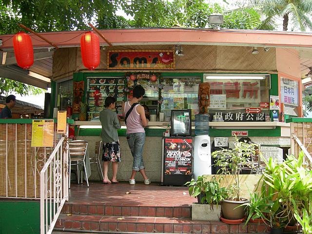 あのサムさんのシュリンプ屋台は、メニュー豊富で元気いっぱい！