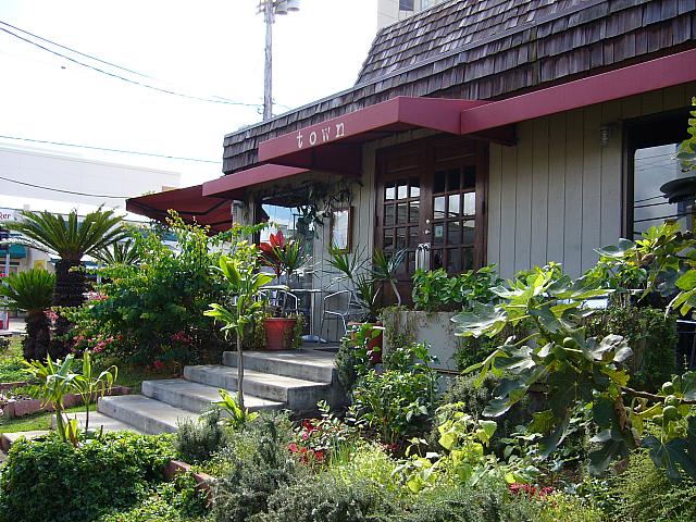 「ローカルの食材、可能な限りのオーガニックを、いつだってアロハとともに」がモットーのおしゃれなアメリカンビストロ。