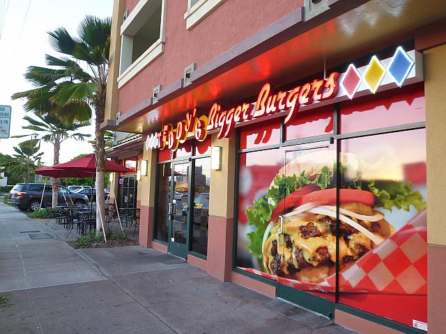 ロコに圧倒的な人気を誇るハンバーガーショップの新店舗が便利なモイリイリ地区にオープン！