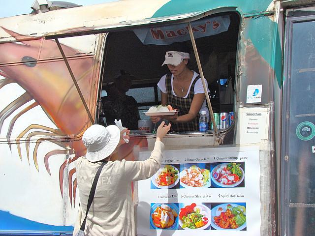 いまやノースショア名物のシュリンプ・トラック。中でも大人気のお店です。