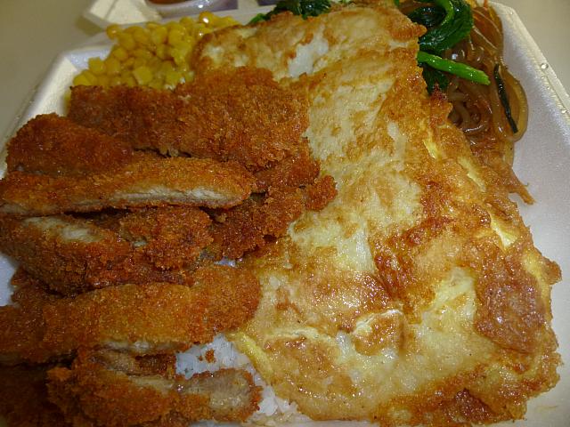 韓国風バーベキュープレートランチのお店パールズコリアンバーベキューはワイキキショッピングプラザの地下の好立地。