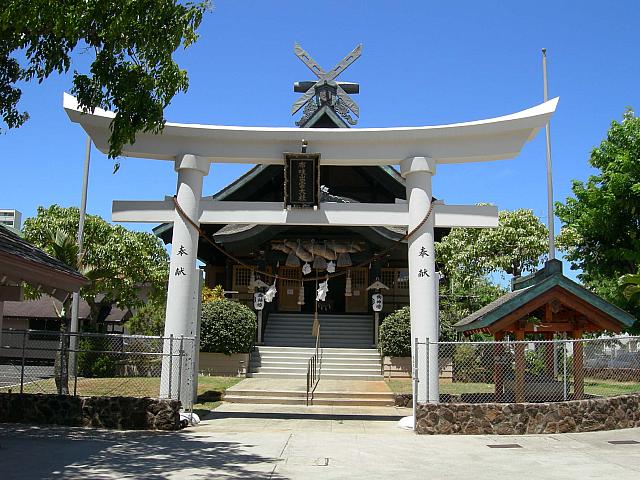 元旦には初詣にでかけましょう。縁結びの神様、よろしくお願いします。