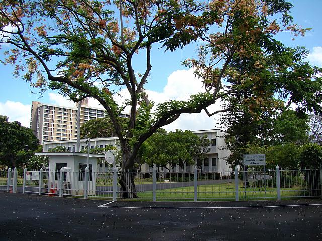 1885年（明治18年）に創設された日本国の窓口。ダウンタウンの山側にあたるヌウアヌ地区に位置しています。