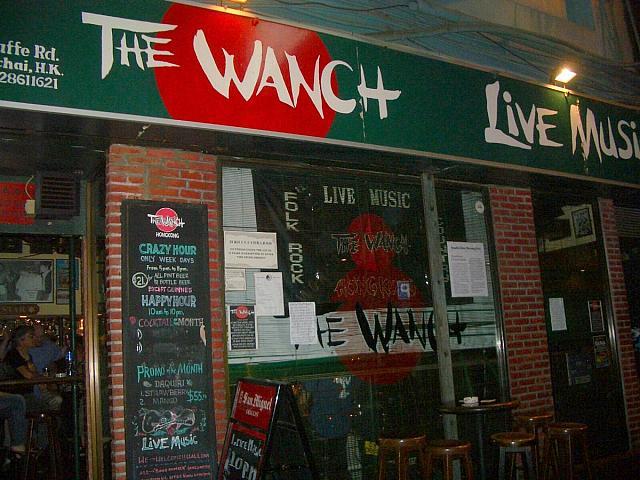 ライブミュージックを楽しみたいならこの店！日替わりでいろいろなバンドが出演し、ハードロック、クラシックロック、ジャズ、パンクなど、あらゆるジャンルのライブを満喫できます。