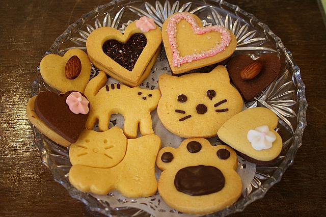 香港で猫好きなら知らない人はいない、元祖猫カフェ！10年来のファンが集う癒しのオアシスは、可愛い猫のクッキーやケーキも充実。