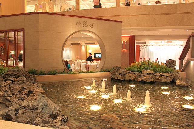 香港料理大賞金賞を受賞したメニューもある、高級広東料理専門店。ホテル内にある雰囲気も豪華でリッチな飲茶タイムも！
