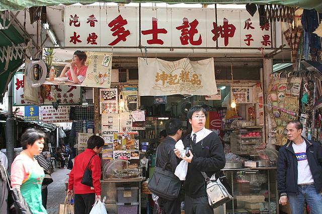 日本人にも馴染やすい、あずきやごまを使った素朴な味が病みつきになる。昔ながらの甘いお菓子が安くておいしいと評判のお店！