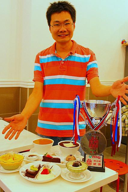 庶民的な香港スイーツ店なのに、スフレやチョコレートケーキも本格的！コンクールで一位に輝く“美女と野獣”は味も見た目も絶品です。