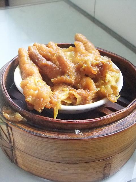 マカオにも飲茶をするところはたくさんありますが、ここはマカオ北部にあるお店。創業は1962年と半世紀以上の歴史をもつ老舗