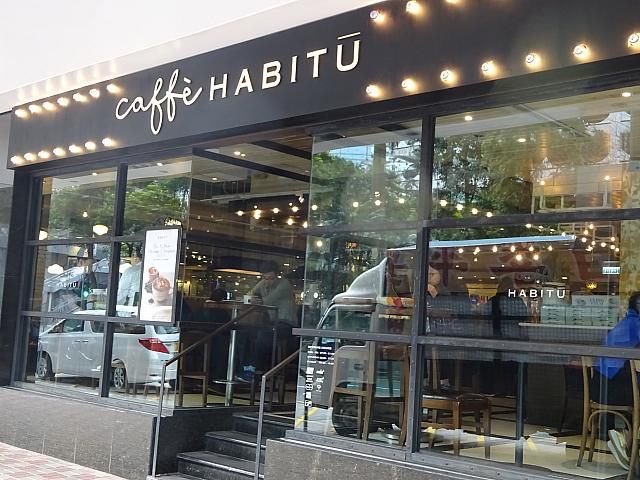 シックで落ち着いた雰囲気の店内で、本格的なイタリアンをリーズナブルな値段で味わえるカフェ＆レストラン・バー。