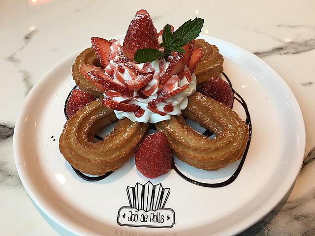 尖沙咀のショッピングの休憩に使えて好立地！フルーツたっぷりのデトックス・ウォーターやデコレーションが可愛いチュロスなどが揃うカフェでスイーツ三昧してください！