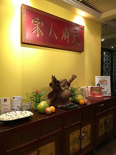 灣仔の繁華街の中心地にある本格四川料理。色々な一品料理や火鍋が楽しめる、便利なレストランです。