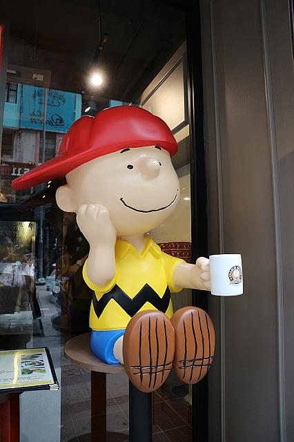まるでアミューズメントパークのチャーリー･ブラウン カフェ。PEANUTSファン、SNOOPYファンも大集合！