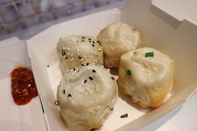 ミシュランにも掲載された店舗。アツアツの焼き小籠包を食べるならココ!