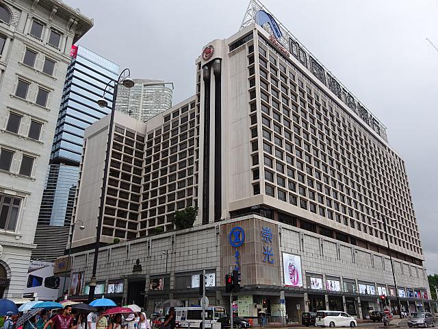ホテル内にそごうデパートが入っているほか、2つの地下鉄駅と直結。観光、ショッピング、グルメなど、いずれも申し分ない最高のロケーション。