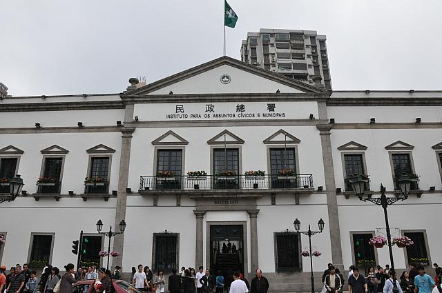 ポルトガル統治下からマカオの政治や自治が行われてきた歴史的建築物。中庭だけでなく、荘厳な雰囲気の図書館や議場も必見