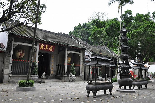 アヘン撲滅で有名な林則徐ゆかりの中国寺院。阿媽、観音菩薩、関帝など、道教と佛敎の神様仏様がずらりと勢ぞろい
