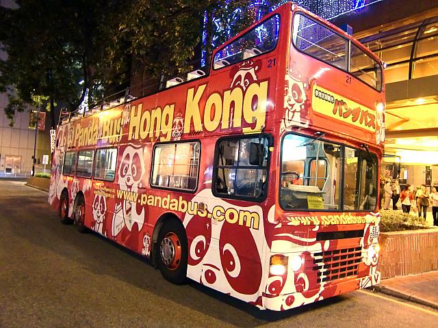 香港に来たら、オープントップバスに乗らずして帰れません ! ! バスを止めてのカメラタイムも有り！　