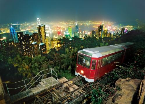 必見のビクトリアピークから眺める100万ドルの夜景と四川料理のお食事をお楽しみください。