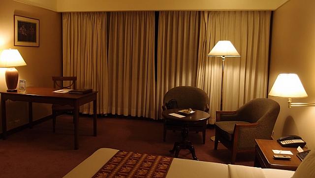 １０Ｆデラックスルーム。エレベーターフロアから奥の部屋は一回り広い。