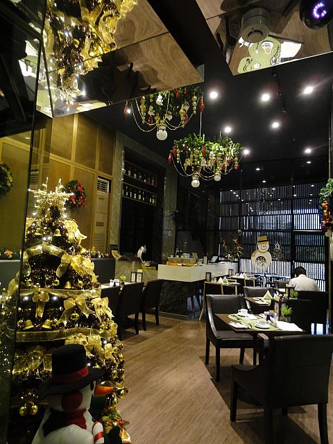 レストランも可愛らしくクリスマスのディスプレイが・・・