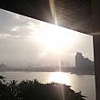 部屋からチャオプラヤー川の朝日