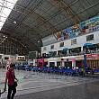 ﾌｱﾗﾝﾎﾟｰﾝ駅:体育館の様な内部ですがｴｱｺﾝが効いていて涼しいです。